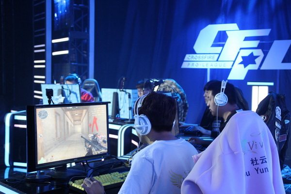 键时刻挺身 键时刻挺身